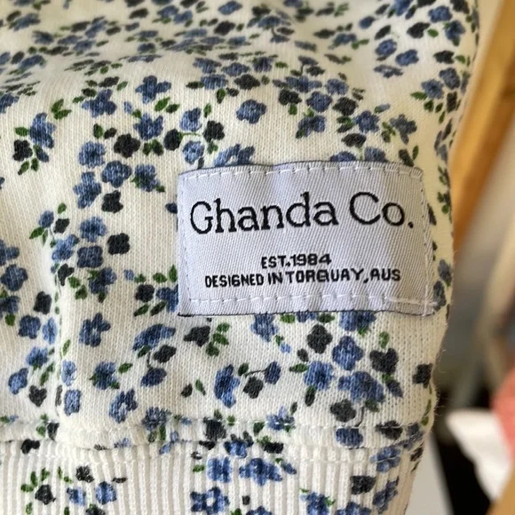 💙GHANDA CO. blue and white floral pullover “Maggie” - Picture 10 of 15